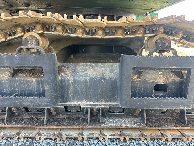 2016-deere-2154d-image-85