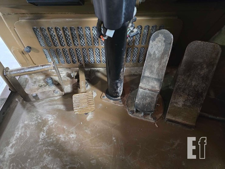 2006-caterpillar-615c-image-11