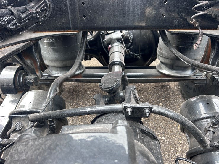 #1009-•-2012-western-star-conventional-4-sleeper-cab-truck-tractor-image-76