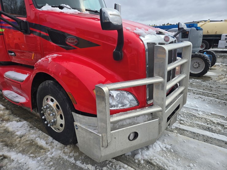 peterbilt-579-image-11