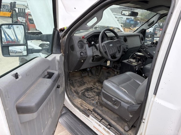 2011-ford-f550-image-10