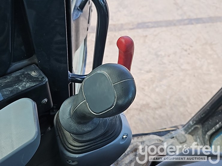 2022-deere-35g-image-32