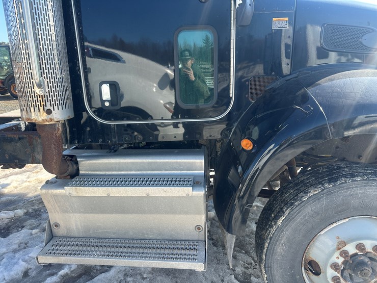 2015-peterbilt-337-image-14
