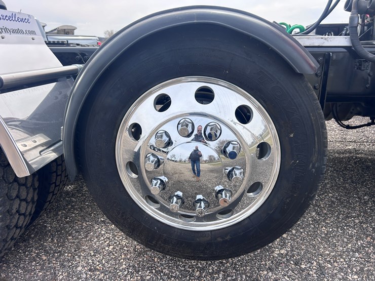 #1009-•-2012-western-star-conventional-4-sleeper-cab-truck-tractor-image-94