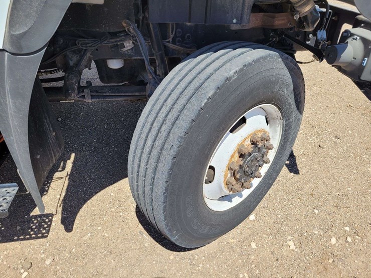 2012-international-7400-image-4