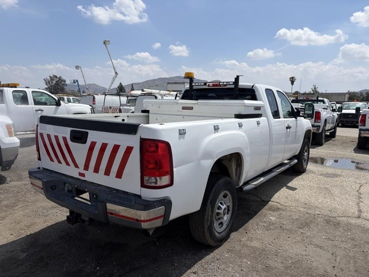 2012-gmc-sierra-2500-image-3