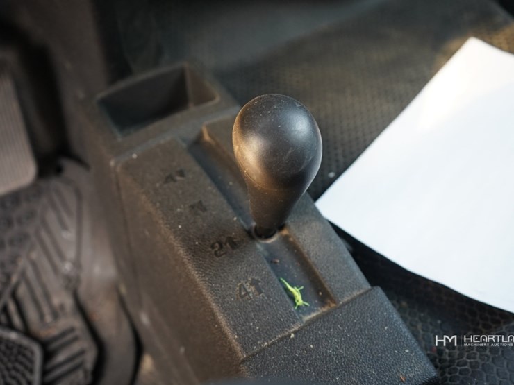 2011-chevrolet-3500hd-image-13