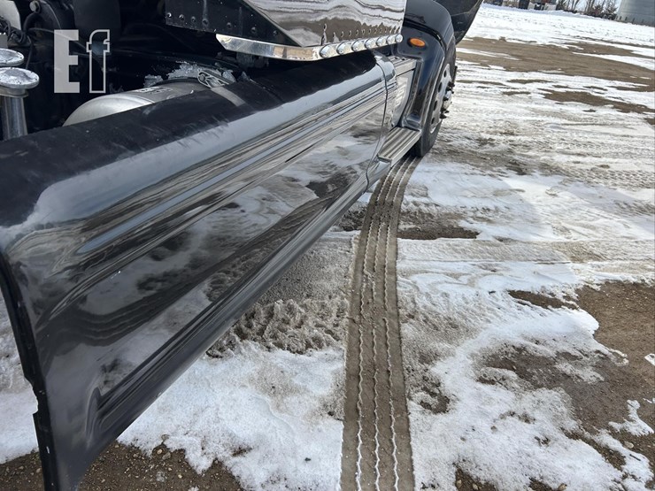 2012-peterbilt-386-image-56