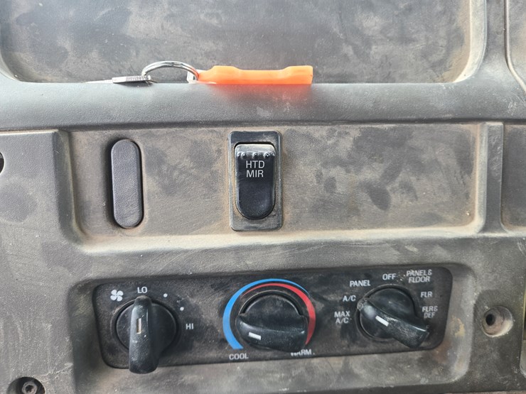 2001-massey-ferguson-8-image-64