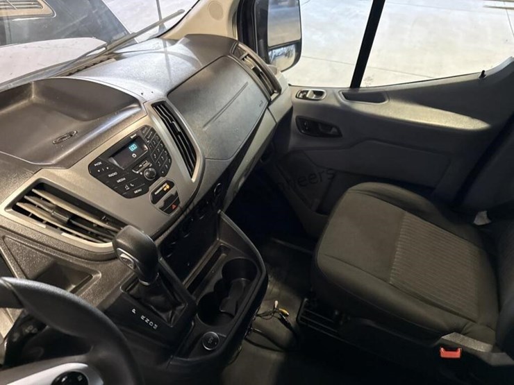 2019-ford-transit-image-24