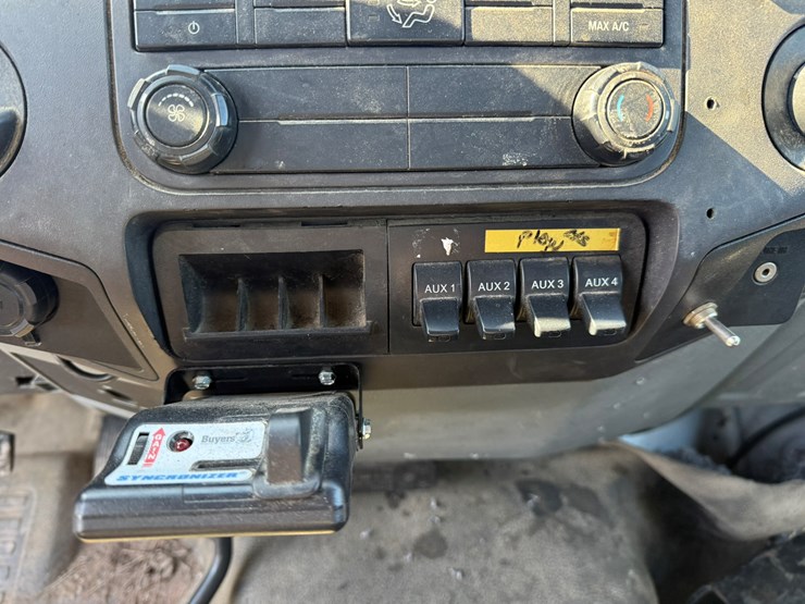 2011-ford-f550-xl-image-34