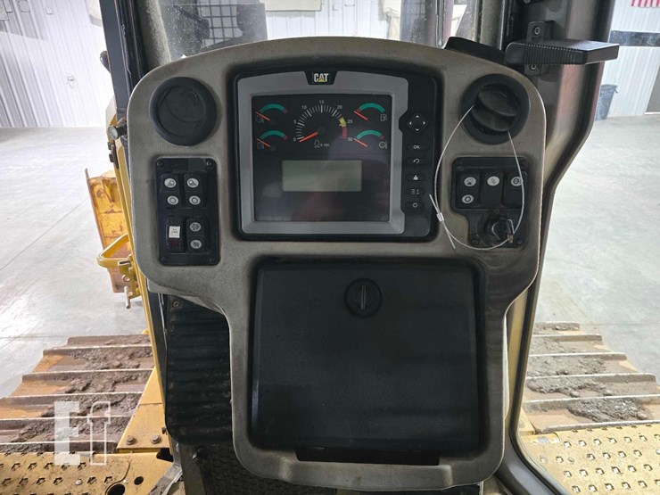 2011-caterpillar-d6t-xw-image-14