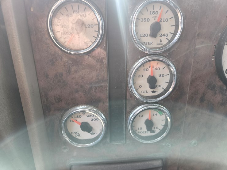 2014-massey-ferguson-8-image-56