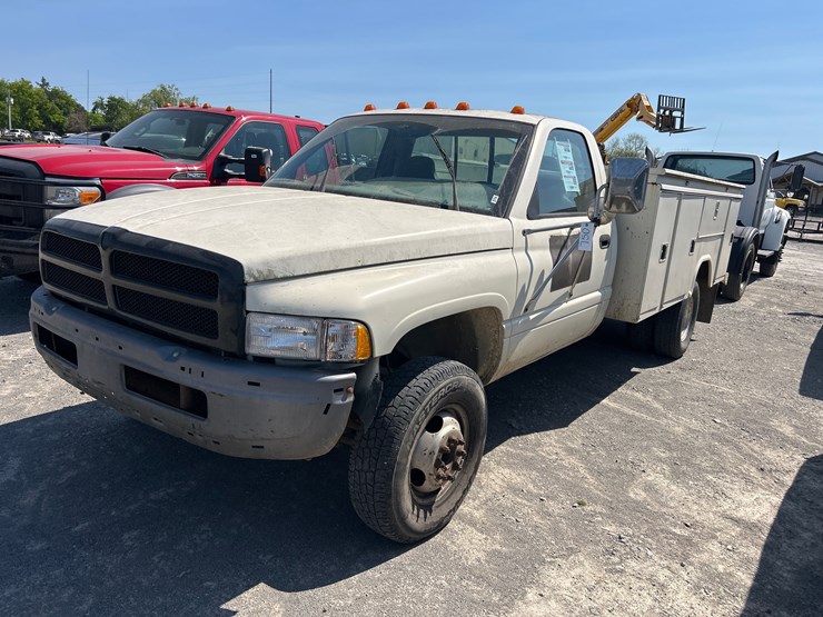 1995-dodge-ram-3500-image-1