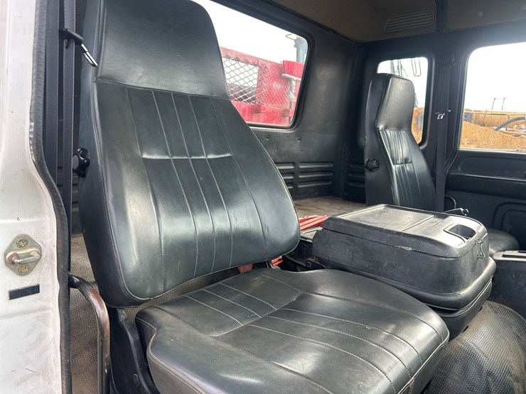 2000-gmc-t6500-image-24