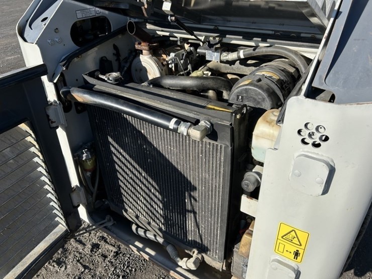 2016-takeuchi-tl8-image-19