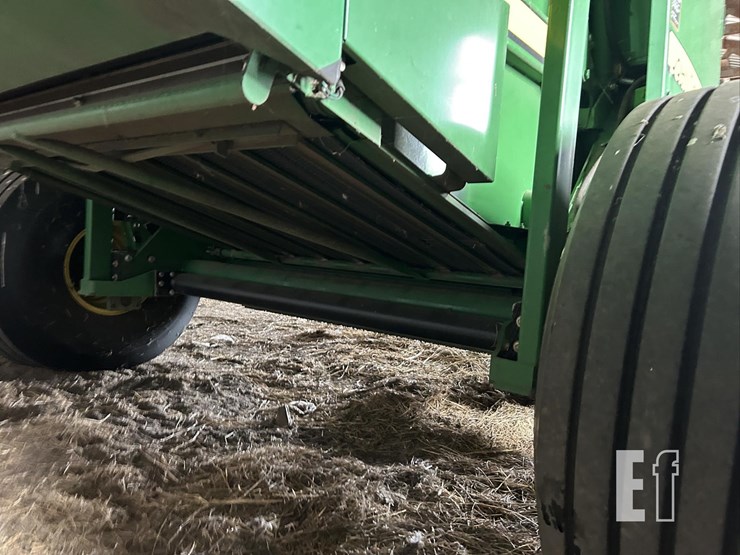 2011-john-deere-568-image-51