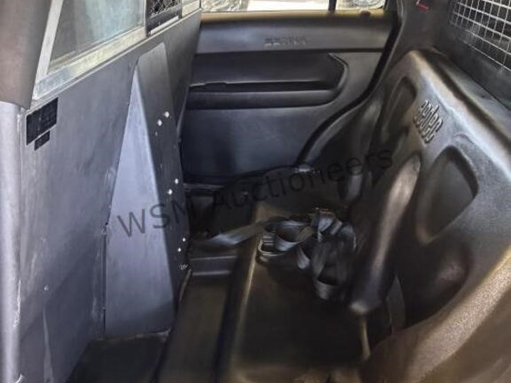 2016-ford-explorer-image-24