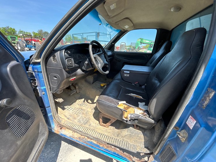 1998-dodge-3500-image-11