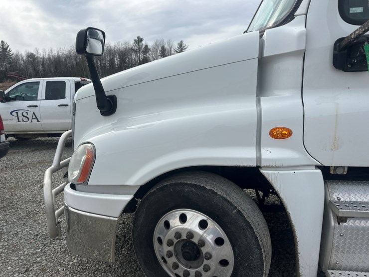 2017-massey-ferguson-8-image-14