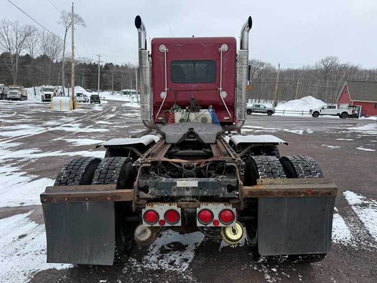 2011-kenworth-t800-image-4