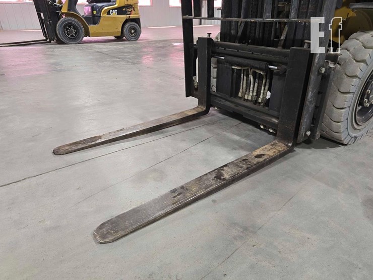 2019-caterpillar-gp25n-image-9