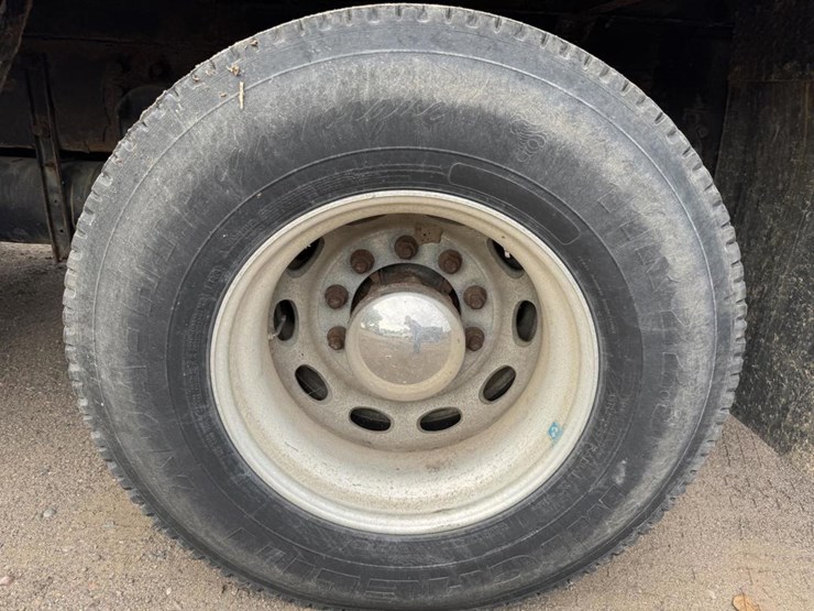 2003-peterbilt-330-image-78