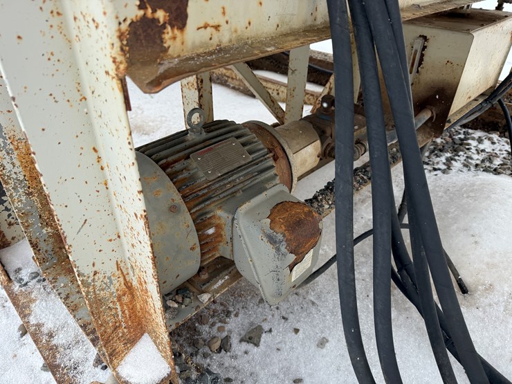 #2210-•-fabtek-14'x96"x128"-feeder-bin-image-37