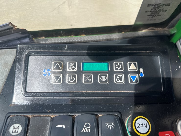 deere-1110e-image-83