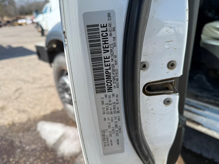 #2049-•-2015-ram-5500-heavy-duty-service-truck-image-52