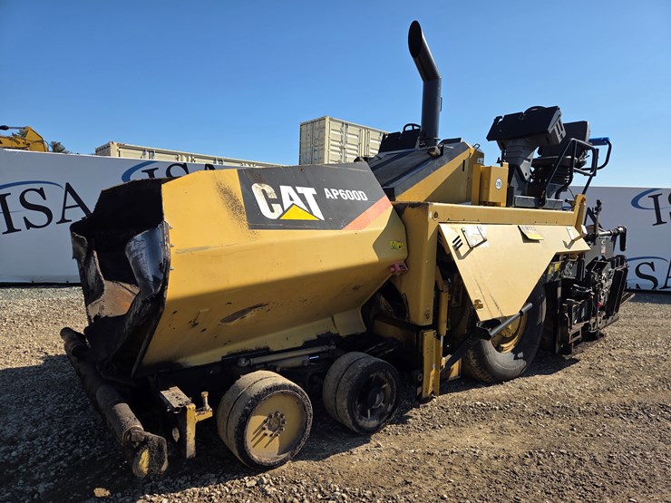 caterpillar-ap-600d-image-1