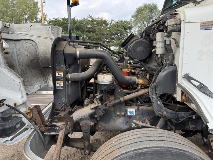 2003-peterbilt-330-image-64