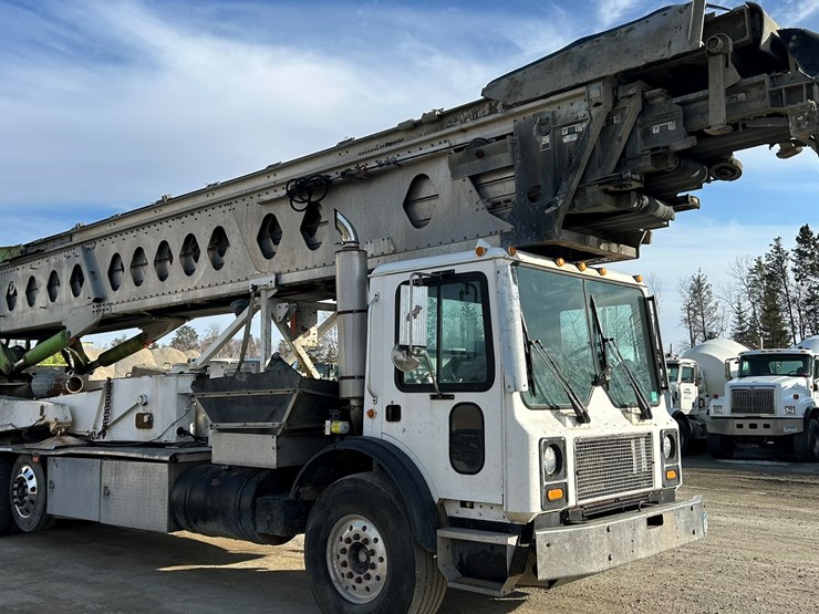 #2237-•-2006-mack-tri-axle-concrete-placement-truck-image-7