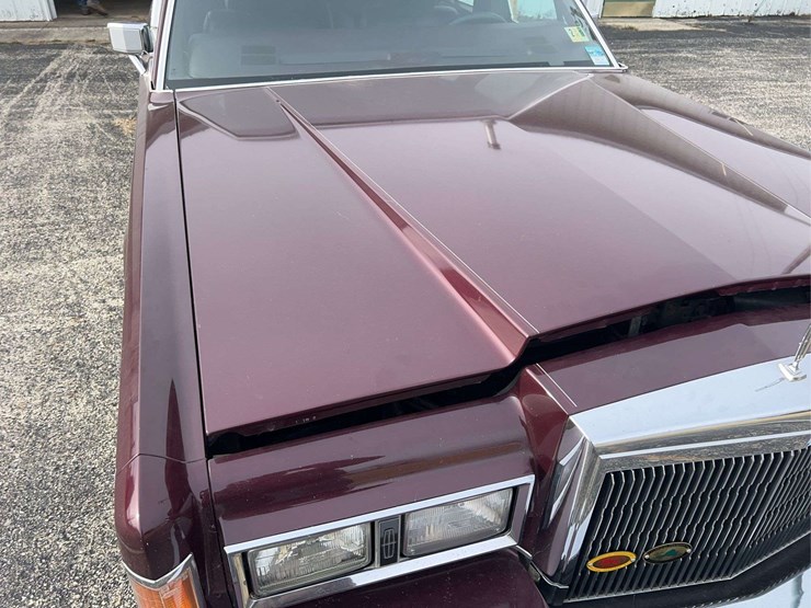 1989-lincoln-town-car-image-12