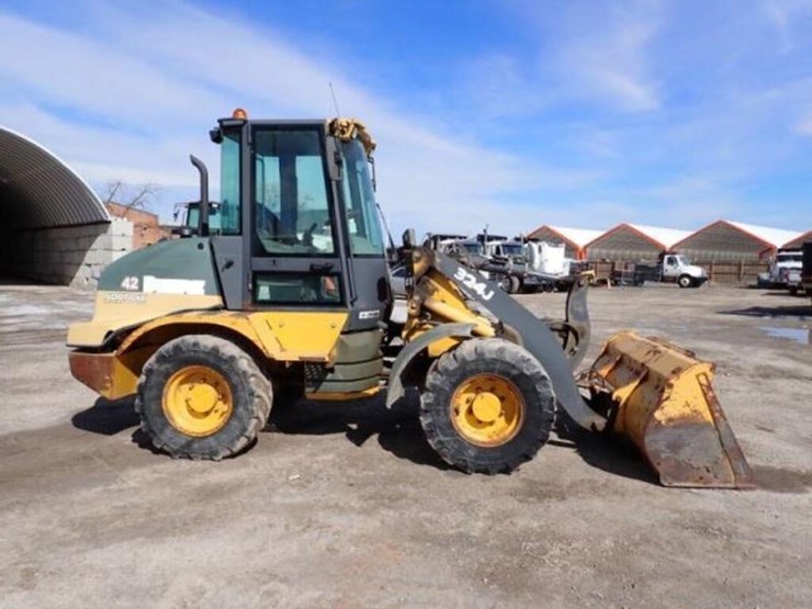 2014-deere-324j-image-4