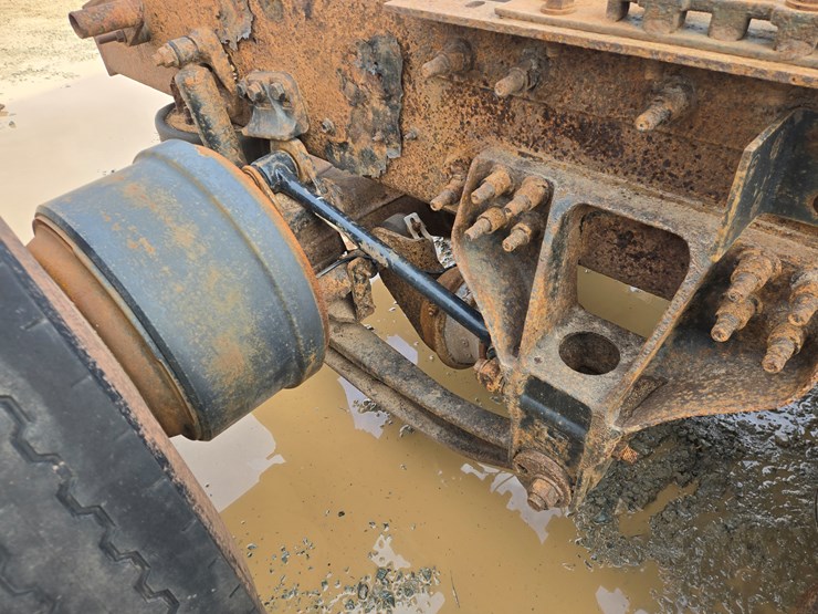 2014-massey-ferguson-8-image-30