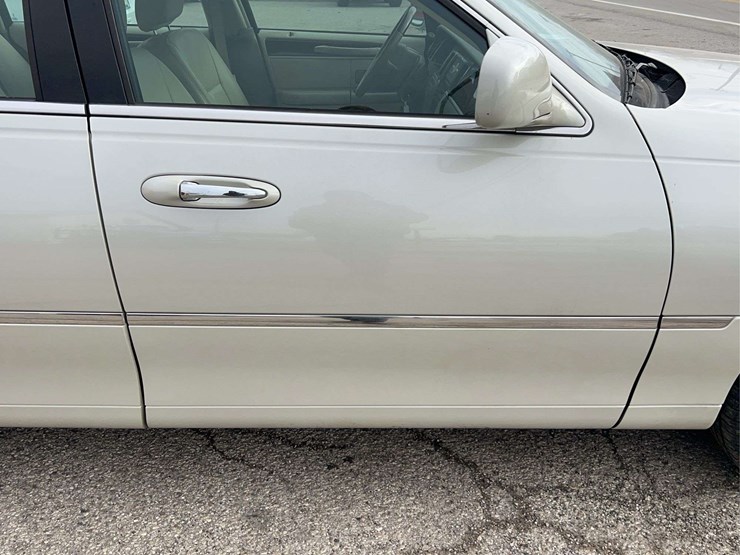 2005-lincoln-town-car-image-41