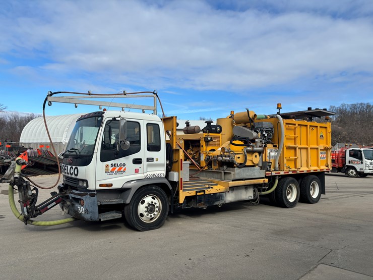 2005-gmc-t7500-image-1