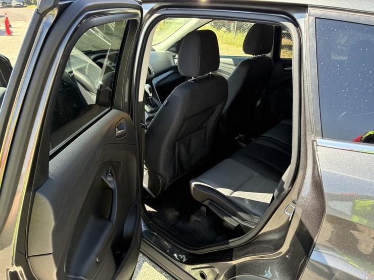 2015-ford-escape-se-image-12