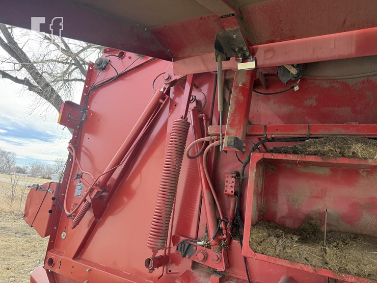 new-holland-br7090-image-7