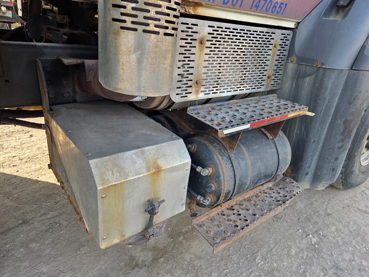 2012-international-7600-image-16