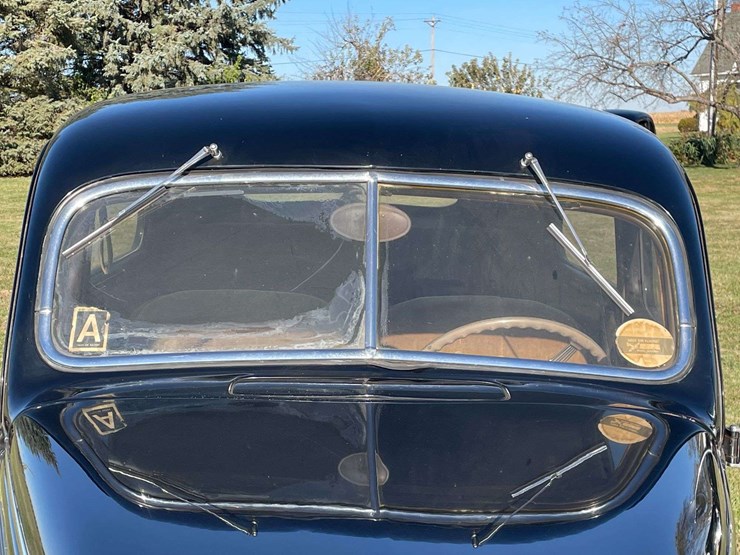 1938-ford-two-door-deluxe-sedan---original-car!-image-12