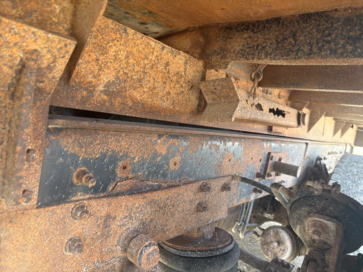 1999-sterling-l9513-image-76