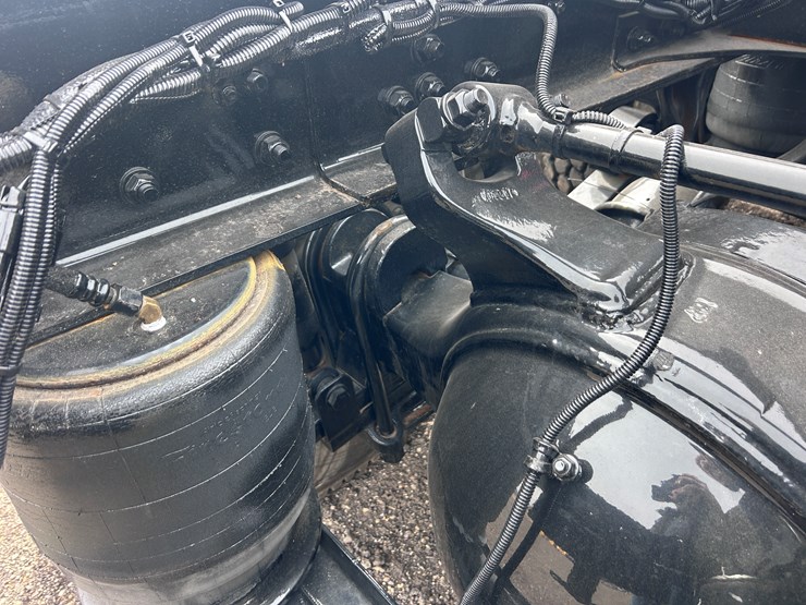 #1009-•-2012-western-star-conventional-4-sleeper-cab-truck-tractor-image-35