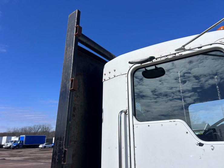 #1679-•-2004-kenworth-flatbed-truck-image-20