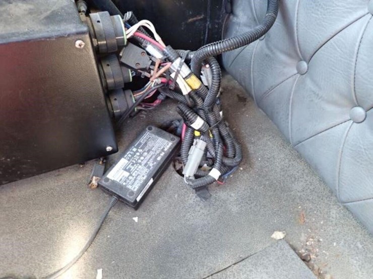 2017-western-star-4700sb-image-40