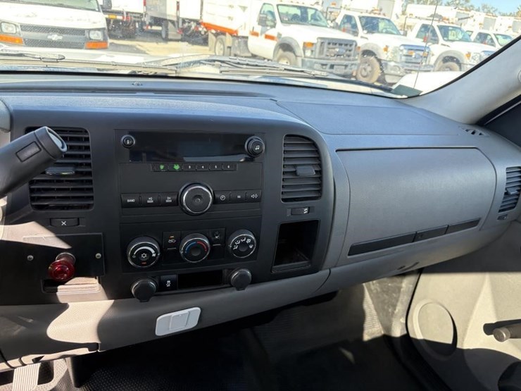 2012-chevrolet-2500-image-13