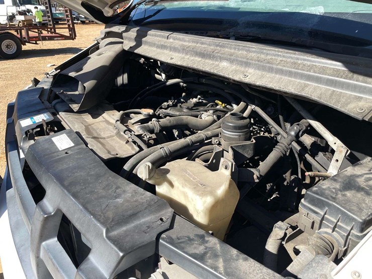 2013-isuzu-reach-image-7