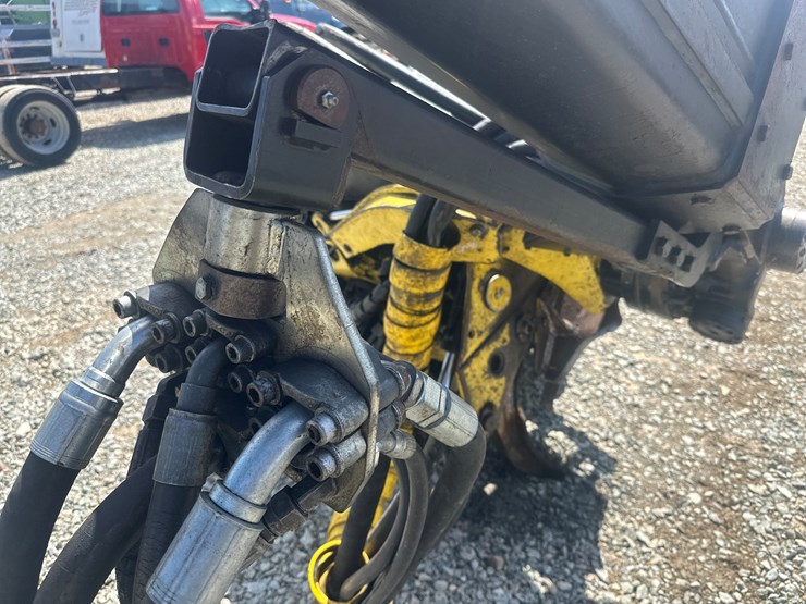 2011-deere-1270e-image-52