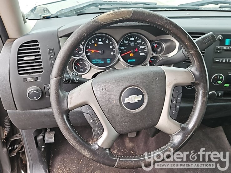 2013-chevrolet-silverado-1500-image-24